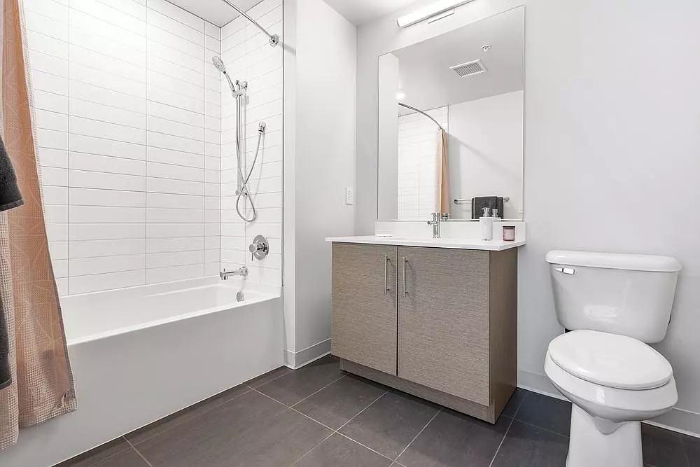 Upshore Chapter Apartments 4555 N Sheridan Rd, Chicago, IL 60640