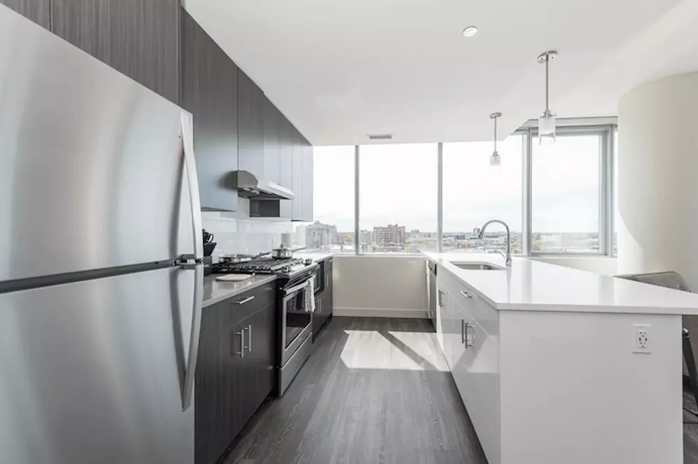 Eight Eleven Uptown 811 W Agatite Ave, Chicago, IL 60640