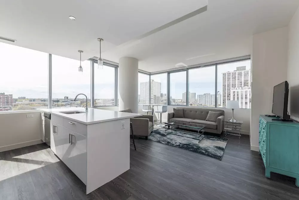 Eight Eleven Uptown 811 W Agatite Ave, Chicago, IL 60640