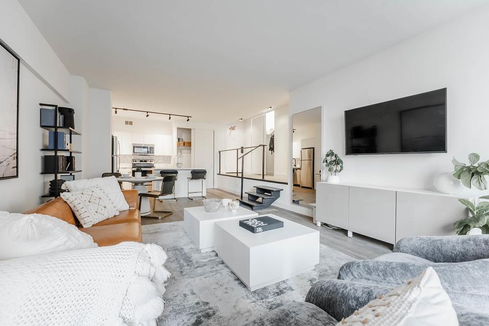 21 East Chestnut 21 E Chestnut St, Chicago, IL 60611