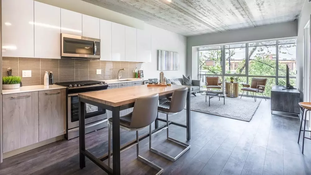 606 Blue 1743 N Leavitt St, Chicago, IL 60647