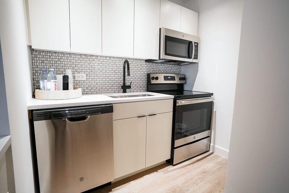 21 East Chestnut 21 E Chestnut St, Chicago, IL 60611