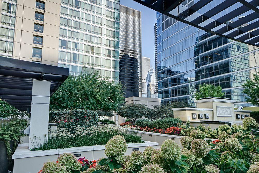 AMLI River North 71 W Hubbard St, Chicago, IL 60654