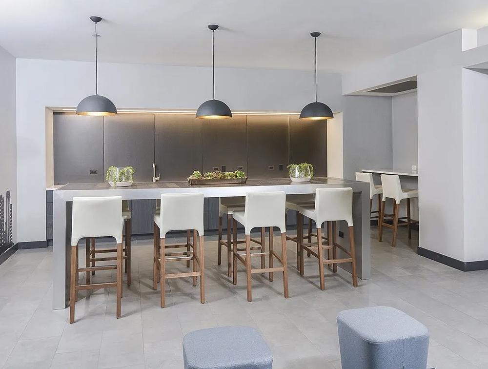 The Montrose 4334 N Hazel St, Chicago, IL 60613 Uptown - Leasing by Cross Street