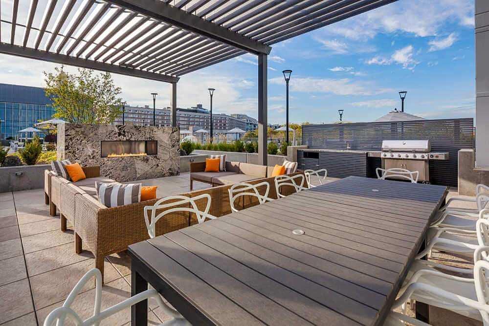 The Hudson 750 N Hudson Ave, Chicago, IL 60654