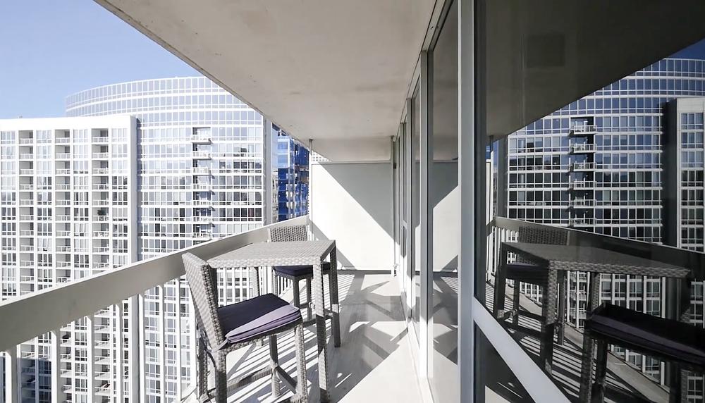 One East Delaware 1 E Delaware Pl, Chicago, IL 60611