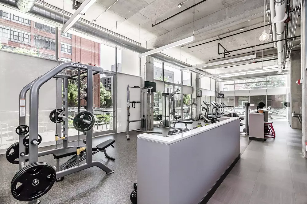 Mondial River West 910 W Huron St, Chicago, IL 60642
