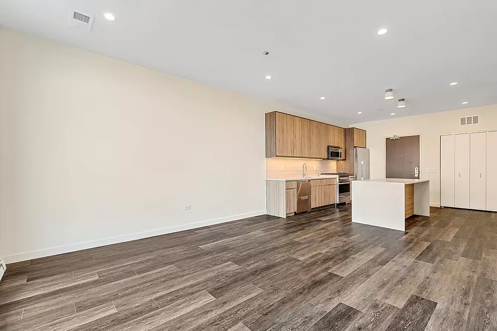 1122 W Chicago - Nevele22 1122 W Chicago Ave, Chicago, IL 60642