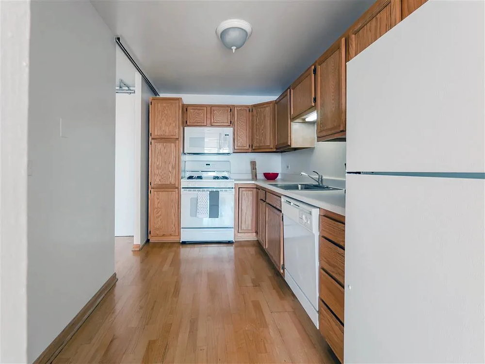 Buena Shores 833 W Buena Ave, Chicago, IL 60613