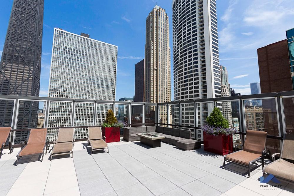 21 East Chestnut 21 E Chestnut St, Chicago, IL 60611