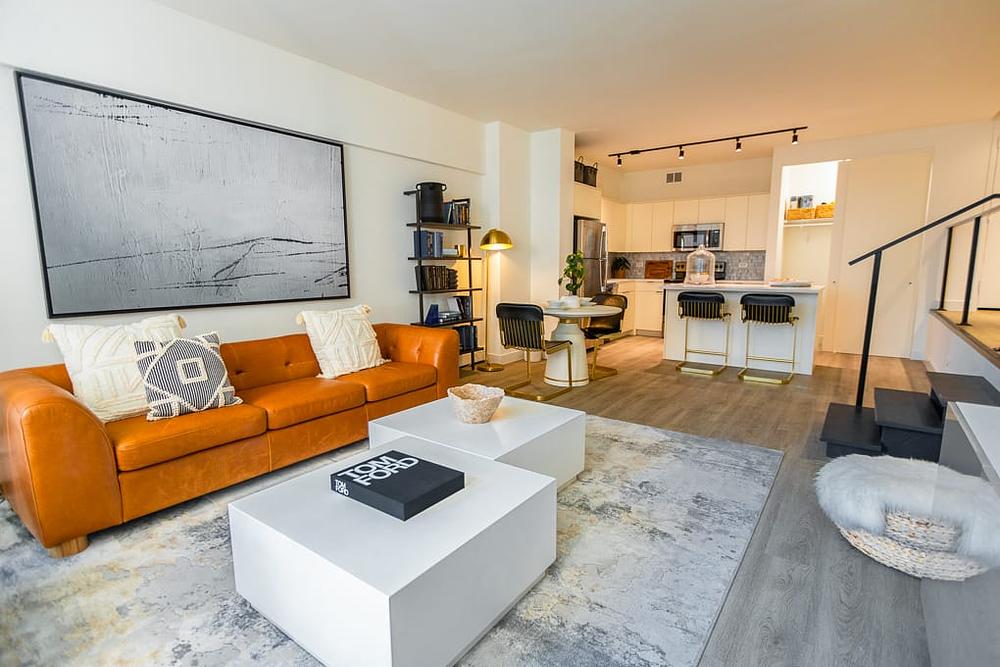 21 East Chestnut 21 E Chestnut St, Chicago, IL 60611