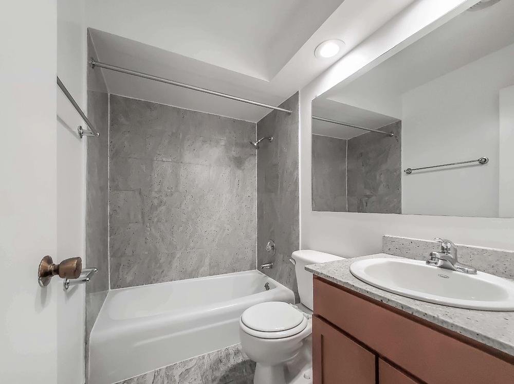Sheridan Shores 640 W Sheridan Rd, Chicago, IL 60613