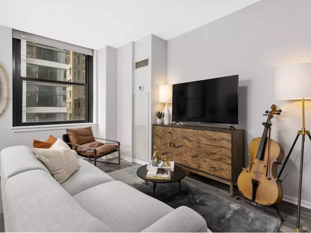 Century Tower 182 W Lake St, Chicago, IL 60601