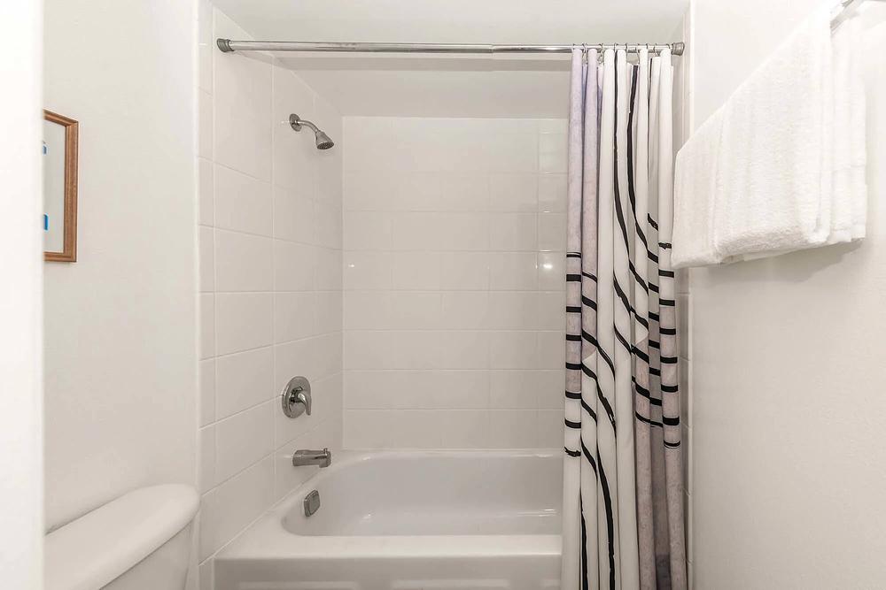 Barrington Lakes 2200 Hassell Rd, Hoffman Estates, IL 60169, Chicago Hoffman Estates - Leasing by Cross Street