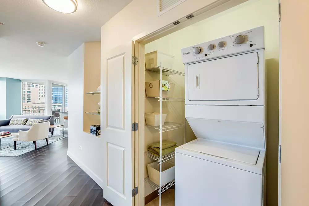 Flair Tower 222 W Erie St, Chicago, IL 60654