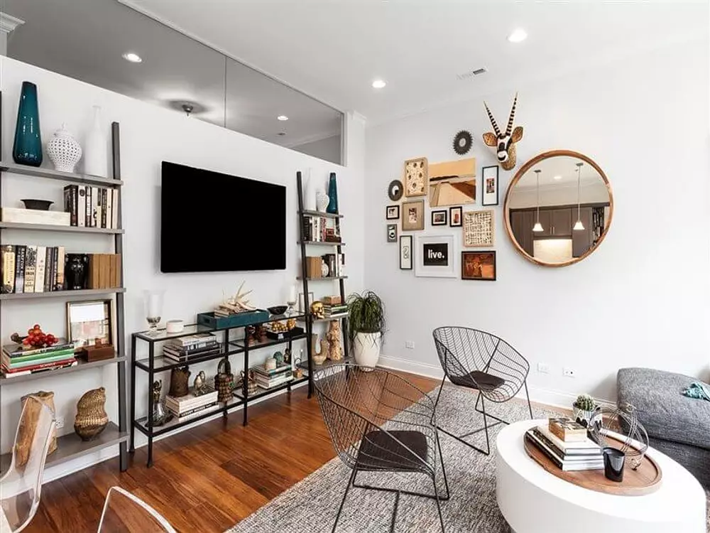 Wells Place Apartments 837-839 S Wells St, Chicago, IL 60607