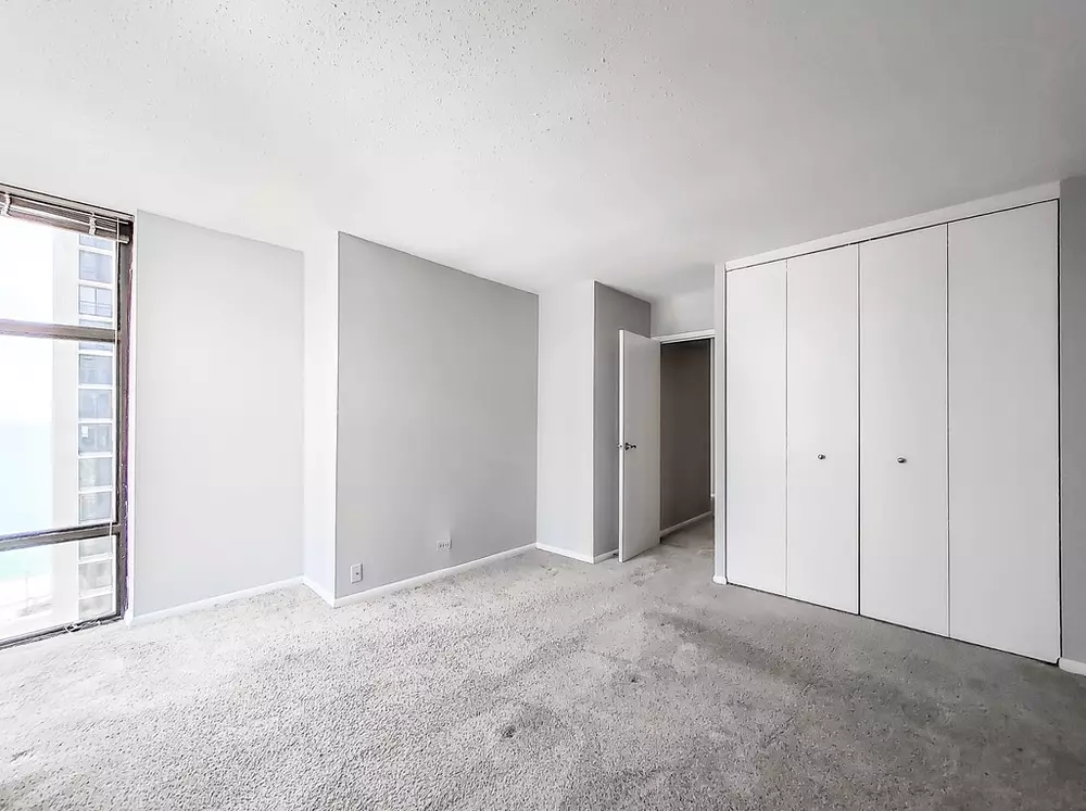 65 East Scott 65 East Scott Chicago, IL 60610