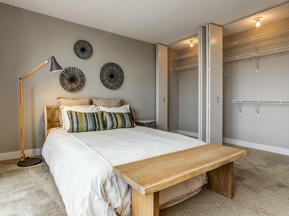 Clark Street Apartments 2555 N Clark St, Chicago, IL 60614