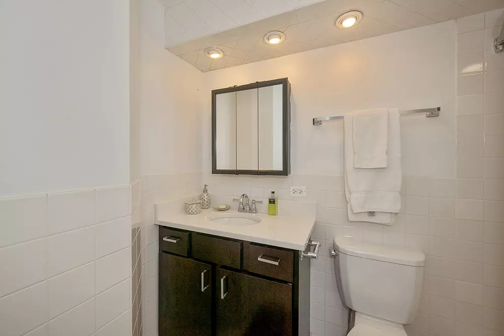 Seneca 200 E Chestnut St, Chicago, IL 60611