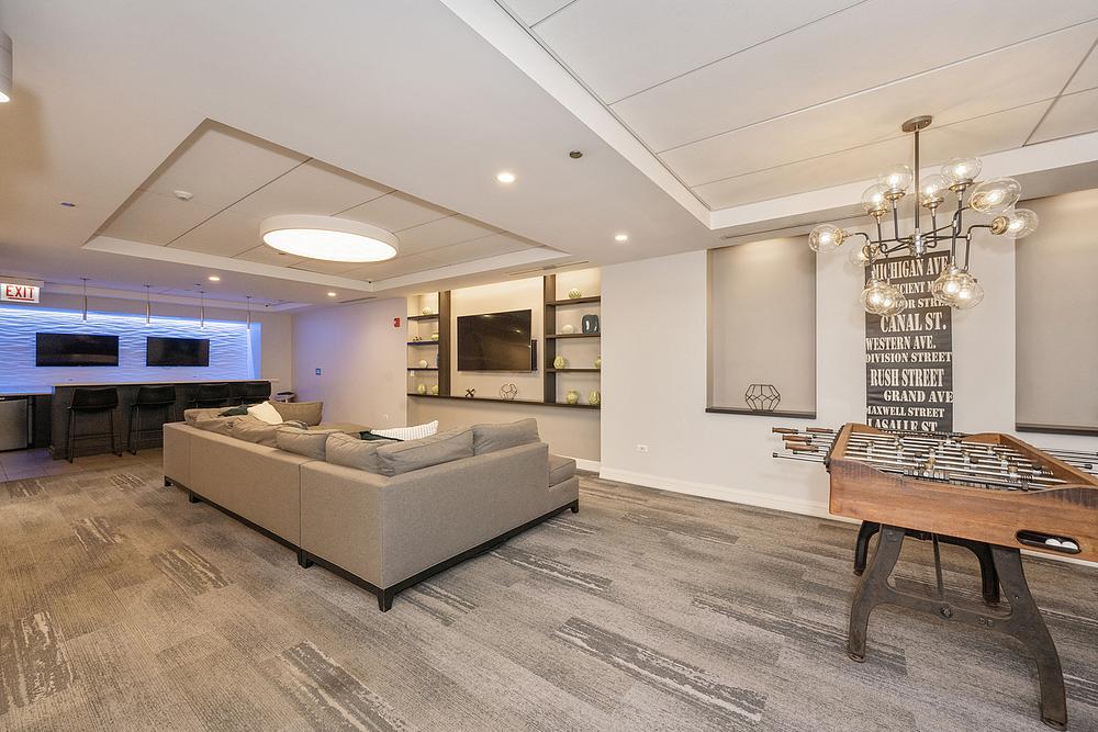 Seneca 200 E Chestnut St, Chicago, IL 60611