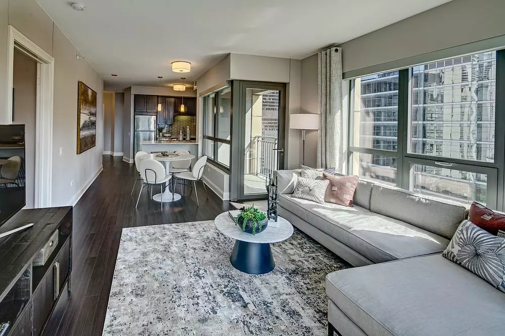AMLI River North 71 W Hubbard St, Chicago, IL 60654