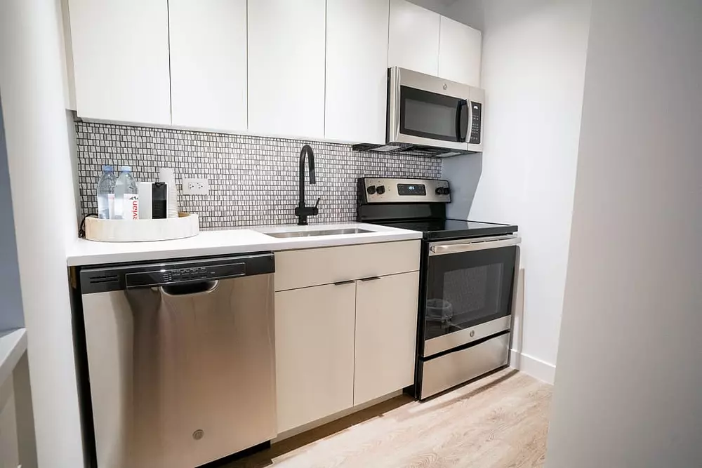 21 East Chestnut 21 E Chestnut St, Chicago, IL 60611