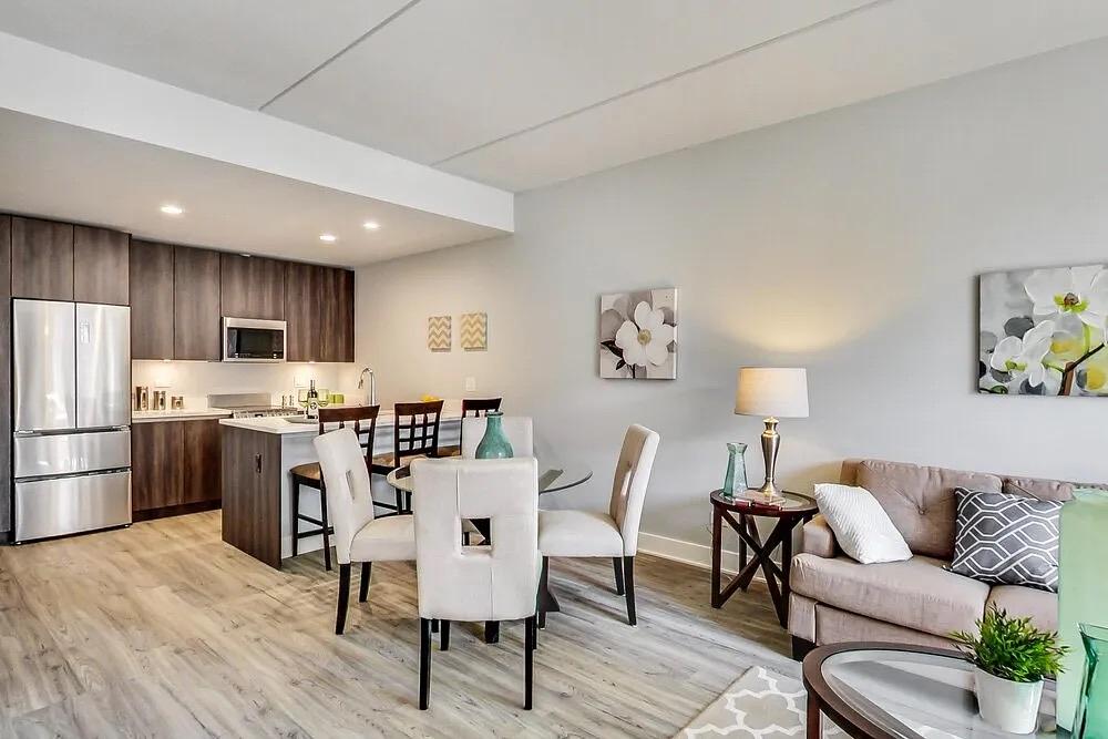 NEW - Arthurs of Old Town Apartments 300 W Division St, Chicago, IL 60610