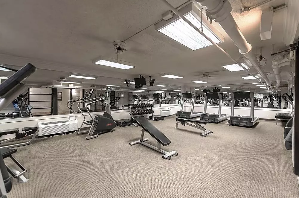 65 East Scott 65 East Scott Chicago, IL 60610