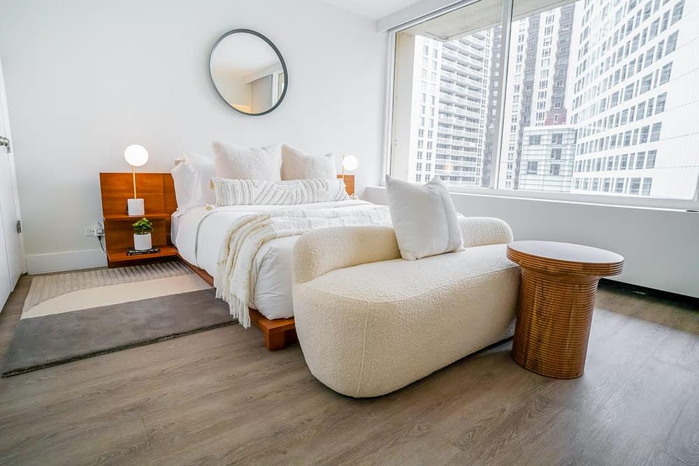21 East Chestnut 21 E Chestnut St, Chicago, IL 60611