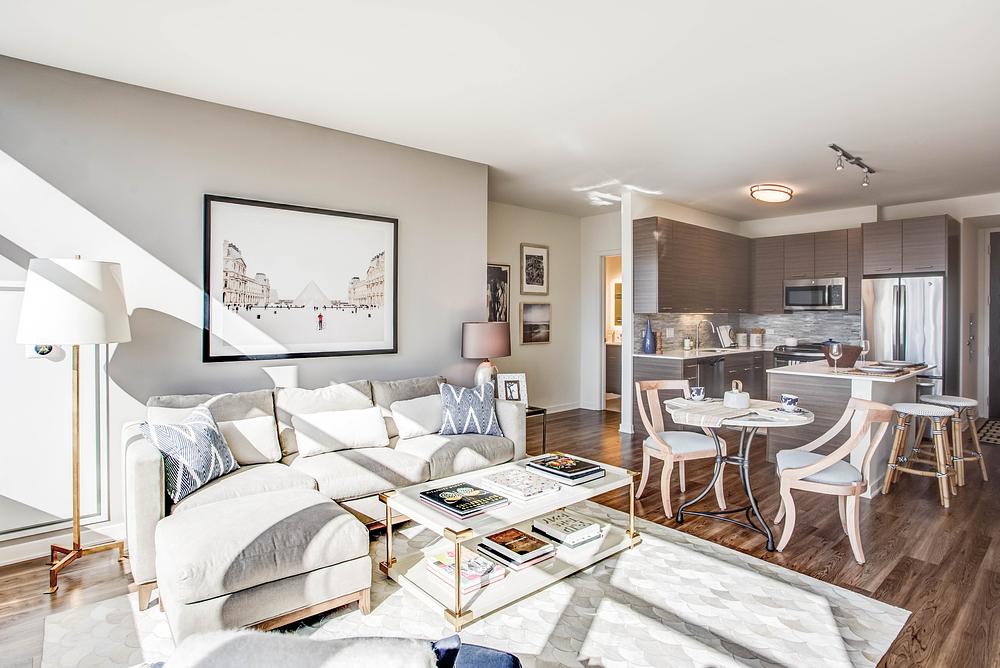 NEXT Apartments 347 W Chestnut St, Chicago, IL 60610
