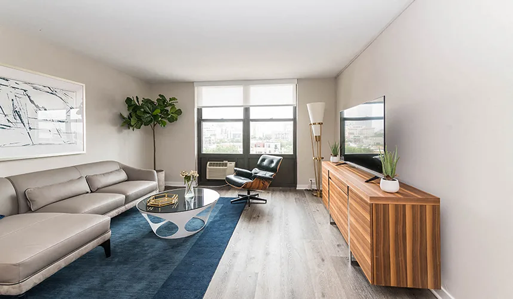 Reside on Barry 533 W Barry Ave, Chicago, IL 60657