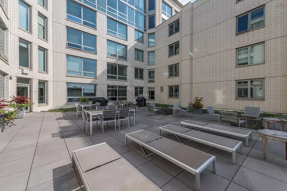 Lakeview 3200 3218 N Clark St, Chicago, IL 60657