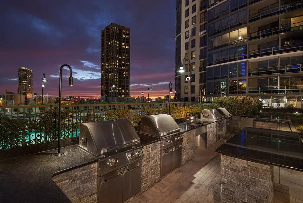 Kingsbury Plaza 520 N Kingsbury St, Chicago, IL 60654
