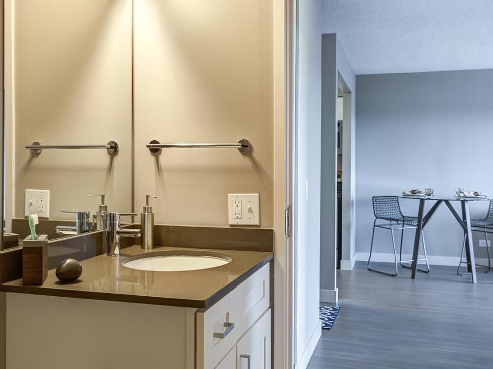 Clark Street Apartments 2555 N Clark St, Chicago, IL 60614