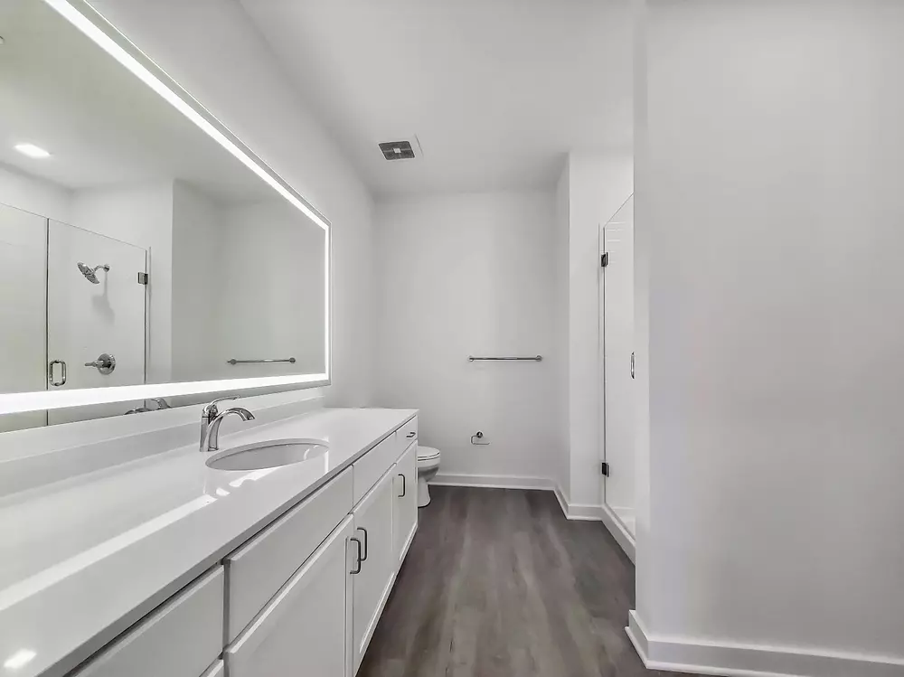 The Raven Residences 4733 N Wolcott Ave. Chicago, IL 60640