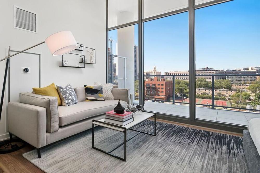 NEXT Apartments 347 W Chestnut St, Chicago, IL 60610