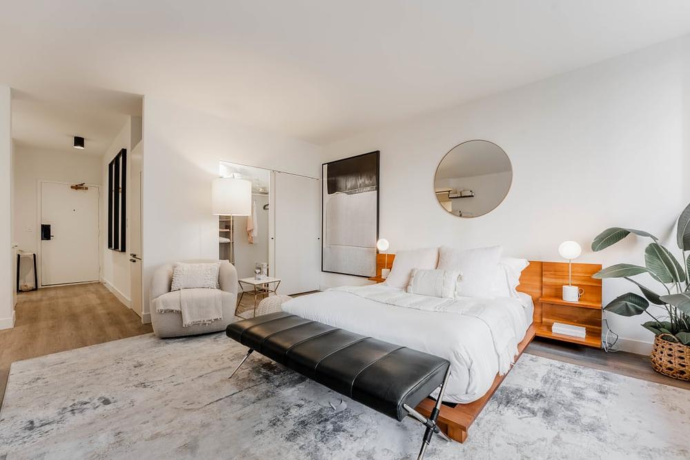 21 East Chestnut 21 E Chestnut St, Chicago, IL 60611