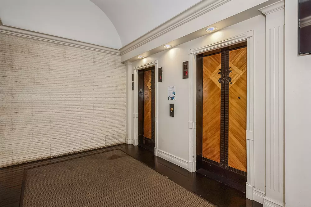 Seneca 200 E Chestnut St, Chicago, IL 60611