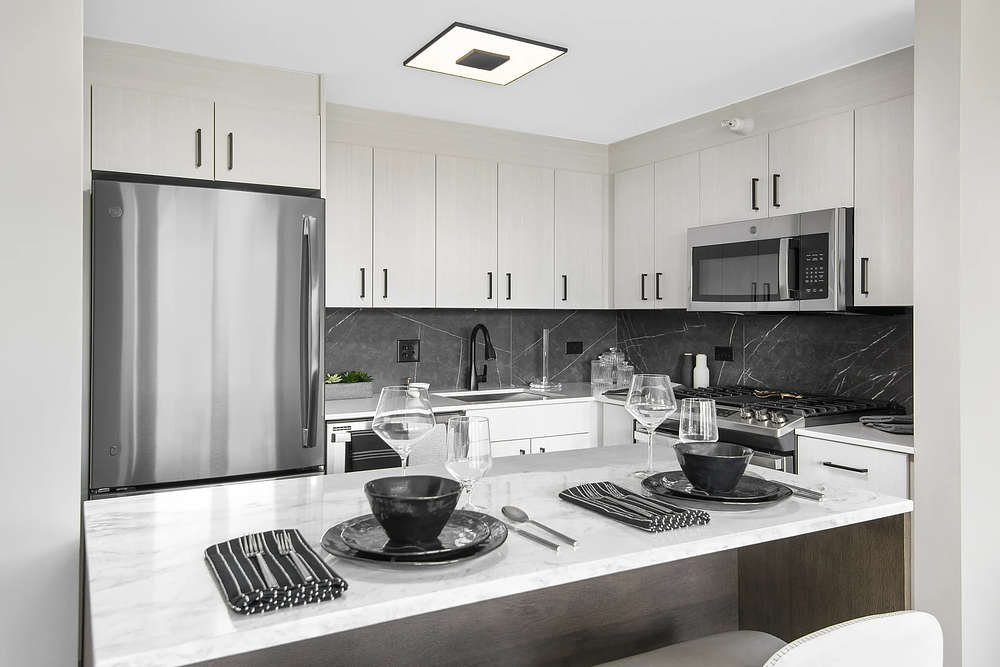 Atrio Apartments 1922 W Ogden Ave, Chicago, IL 60612 Medical District - Leasing by Cross Street
