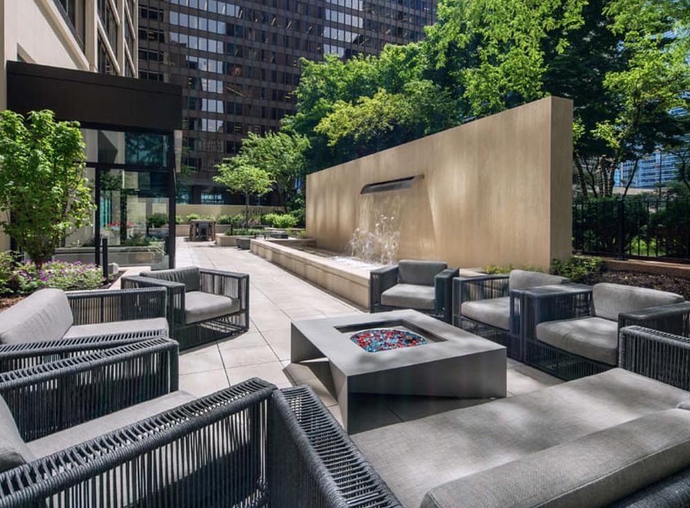 Columbus Plaza 233 E Wacker Dr, Chicago, IL 60601