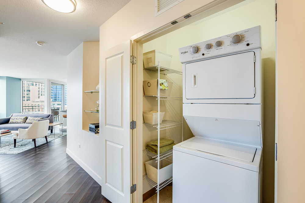Flair Tower 222 W Erie St, Chicago, IL 60654