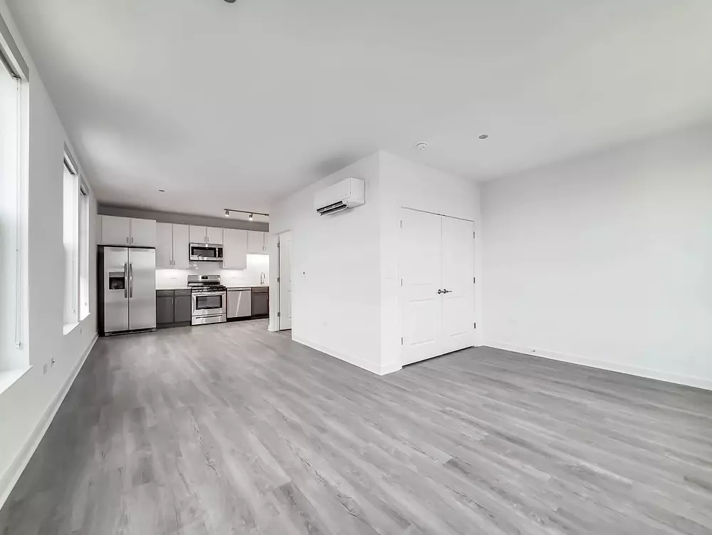 The Raven Residences 4733 N Wolcott Ave. Chicago, IL 60640