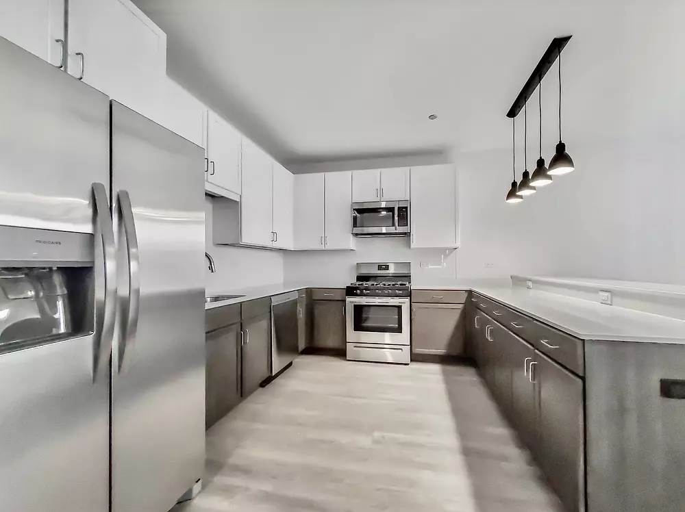 The Raven Residences 4733 N Wolcott Ave. Chicago, IL 60640