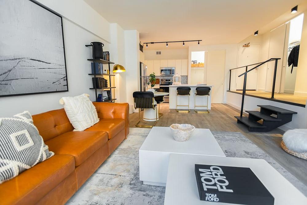 21 East Chestnut 21 E Chestnut St, Chicago, IL 60611