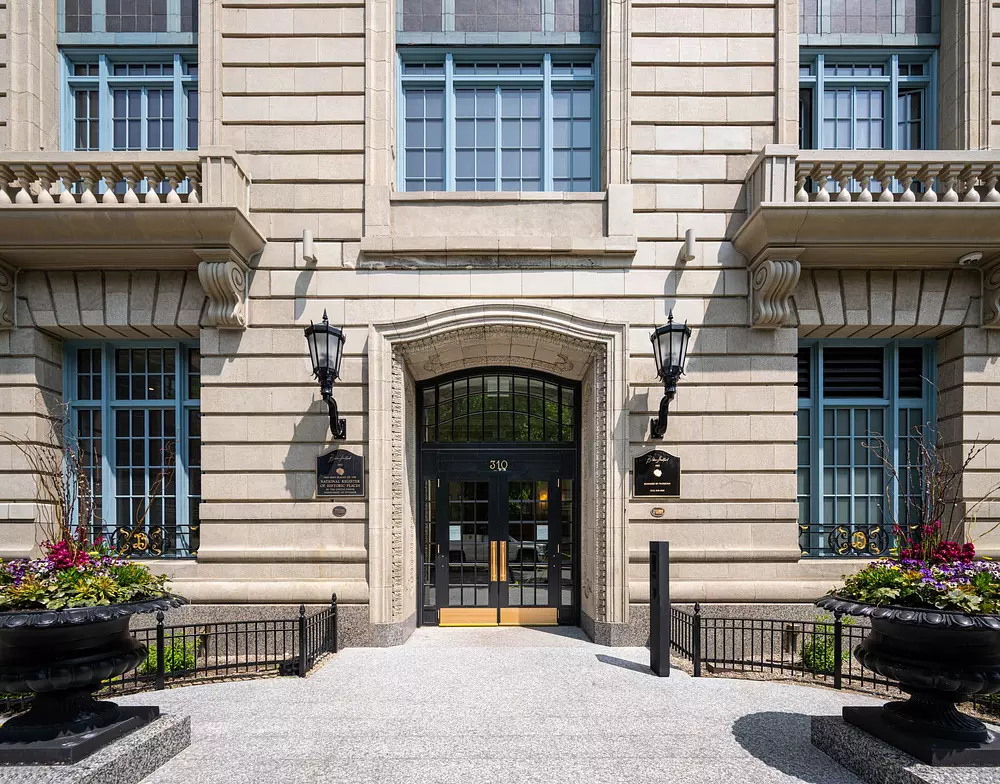 The Belden Stratford 2300 N Lincoln Park, Chicago, IL 60614