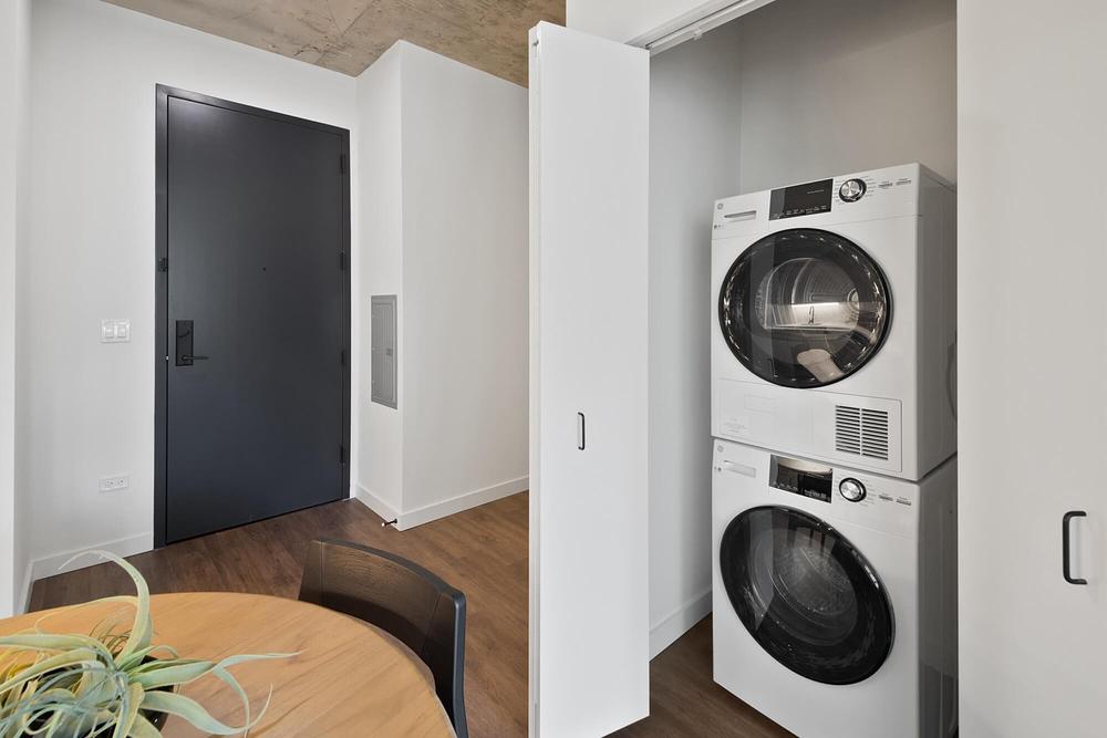 Hugo River North 751 N Hudson Ave, Chicago, IL 60654