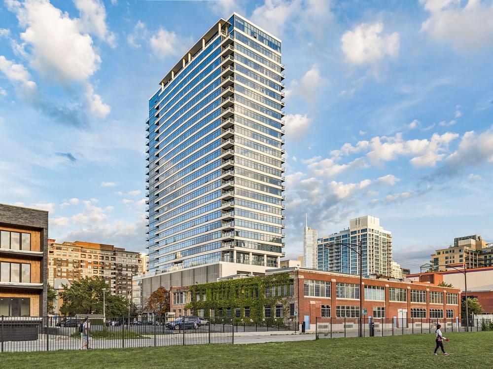 NEXT Apartments 347 W Chestnut St, Chicago, IL 60610