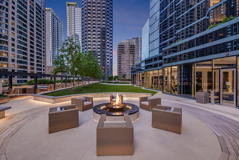 Moment 545 N McClurg Ct, Chicago, IL 60611