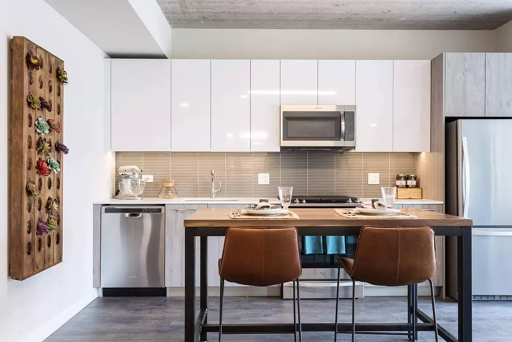 606 Blue 1743 N Leavitt St, Chicago, IL 60647