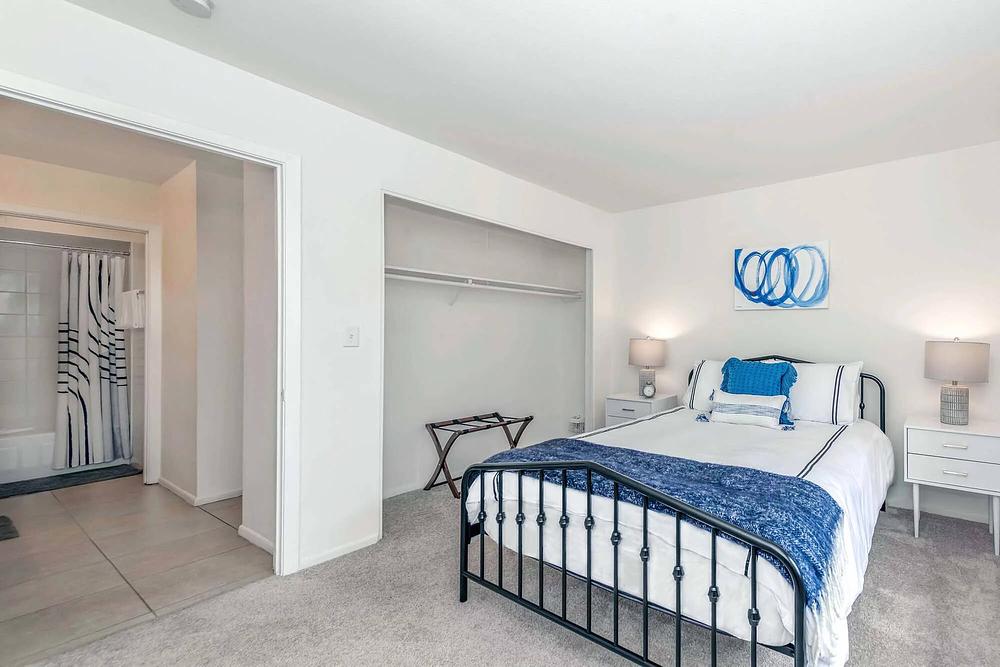 Barrington Lakes 2200 Hassell Rd, Hoffman Estates, IL 60169, Chicago Hoffman Estates - Leasing by Cross Street